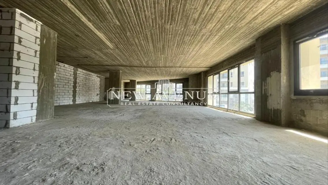 Luxury Apartment for Sale with Space Features - 365000 EGP