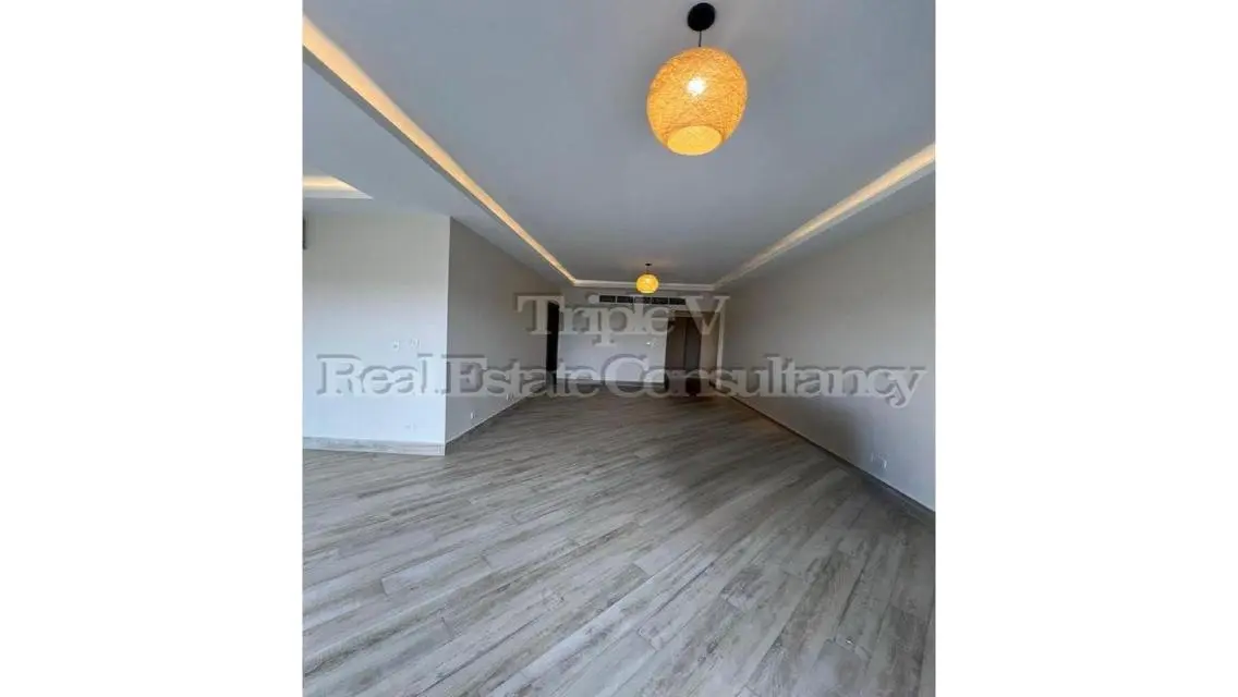3 Beds Apt With Kitchen, Ac&#39;s, Heaters, Dressing
