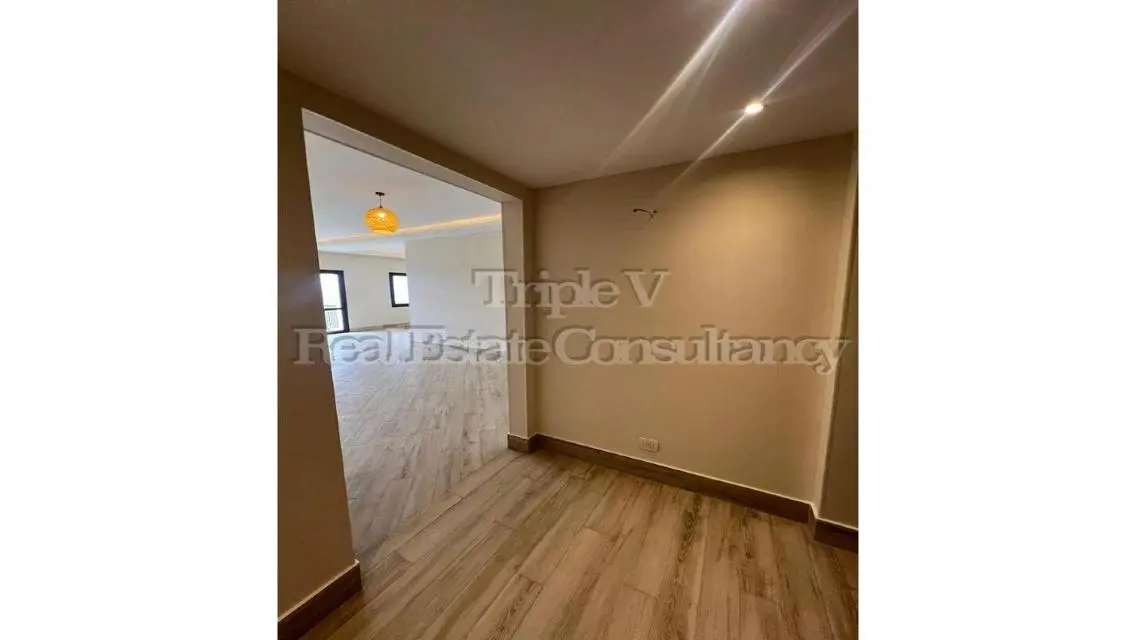 3 Beds Apt With Kitchen, Ac&#39;s, Heaters, Dressing