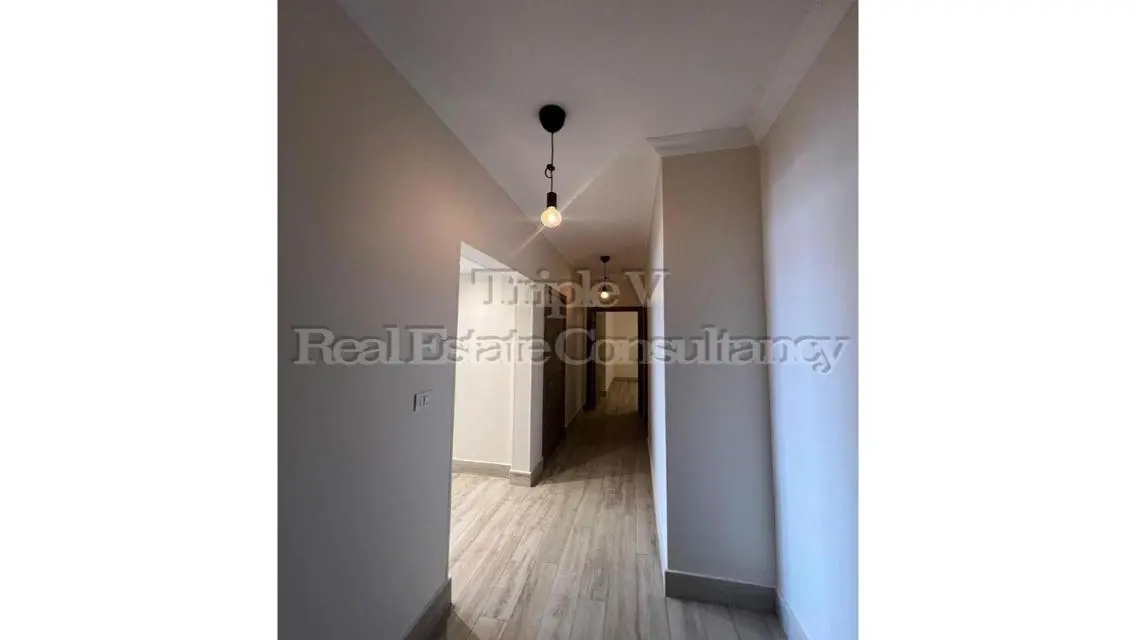 3 Beds Apt With Kitchen, Ac&#39;s, Heaters, Dressing