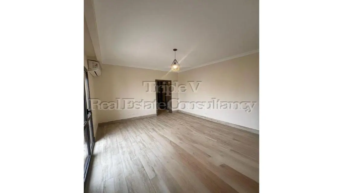 3 Beds Apt With Kitchen, Ac&#39;s, Heaters, Dressing