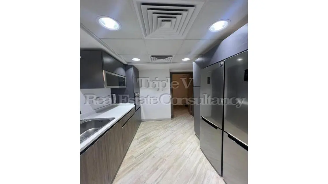 3 Beds Apt With Kitchen, Ac&#39;s, Heaters, Dressing