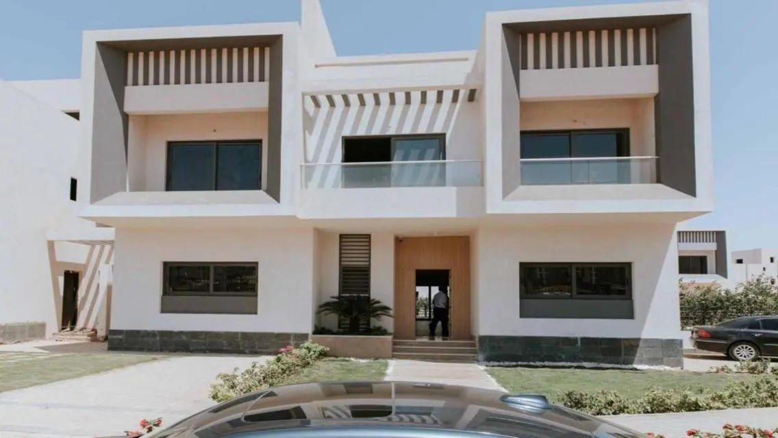 شقه مميزه مبنيه في قلب العاصمه الاداريه