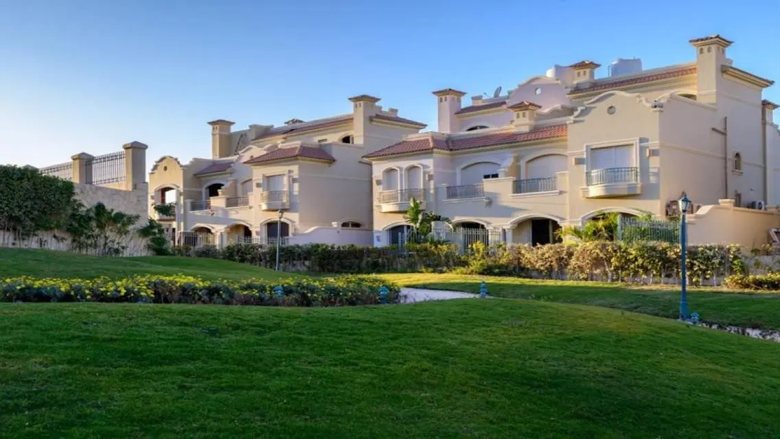 Furnished villa for rent in El Patio 6 Ultra Lux