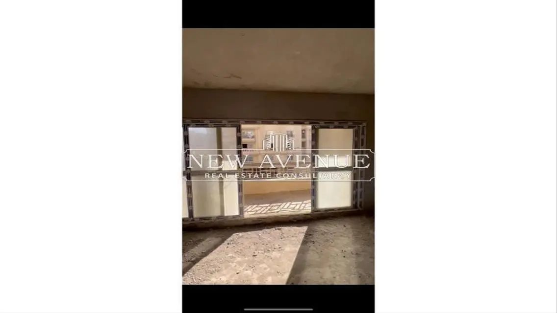 شقة الطابق الثالث استلام فوري بموقع متميز