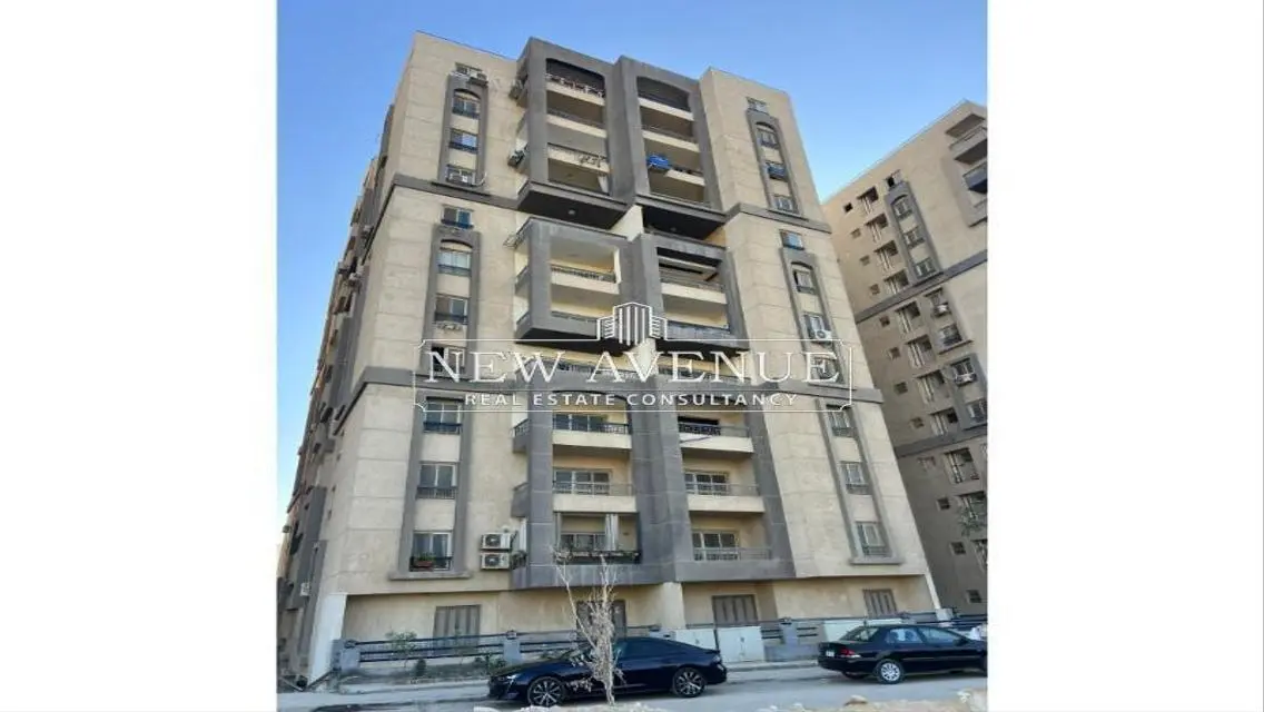 شقة الطابق الثالث استلام فوري بموقع متميز