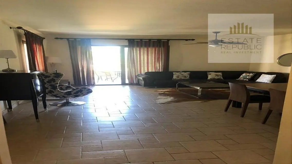 شالية للبيع علي حمام السباحة مباشرا في مراسي اعمار