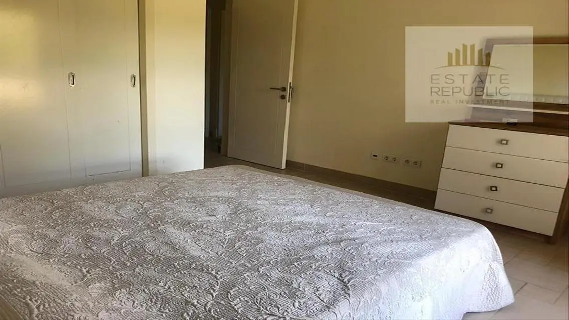 شالية للبيع علي حمام السباحة مباشرا في مراسي اعمار