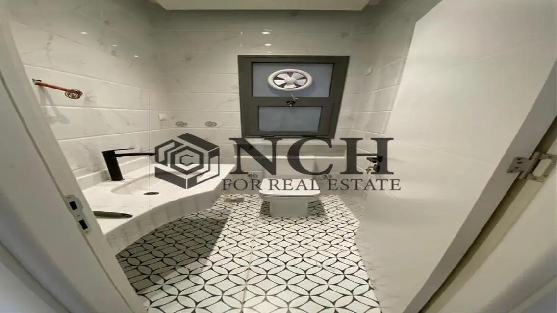 LUXURIOUS APT 195M FOR RENT, KITCHEN AND ACS .