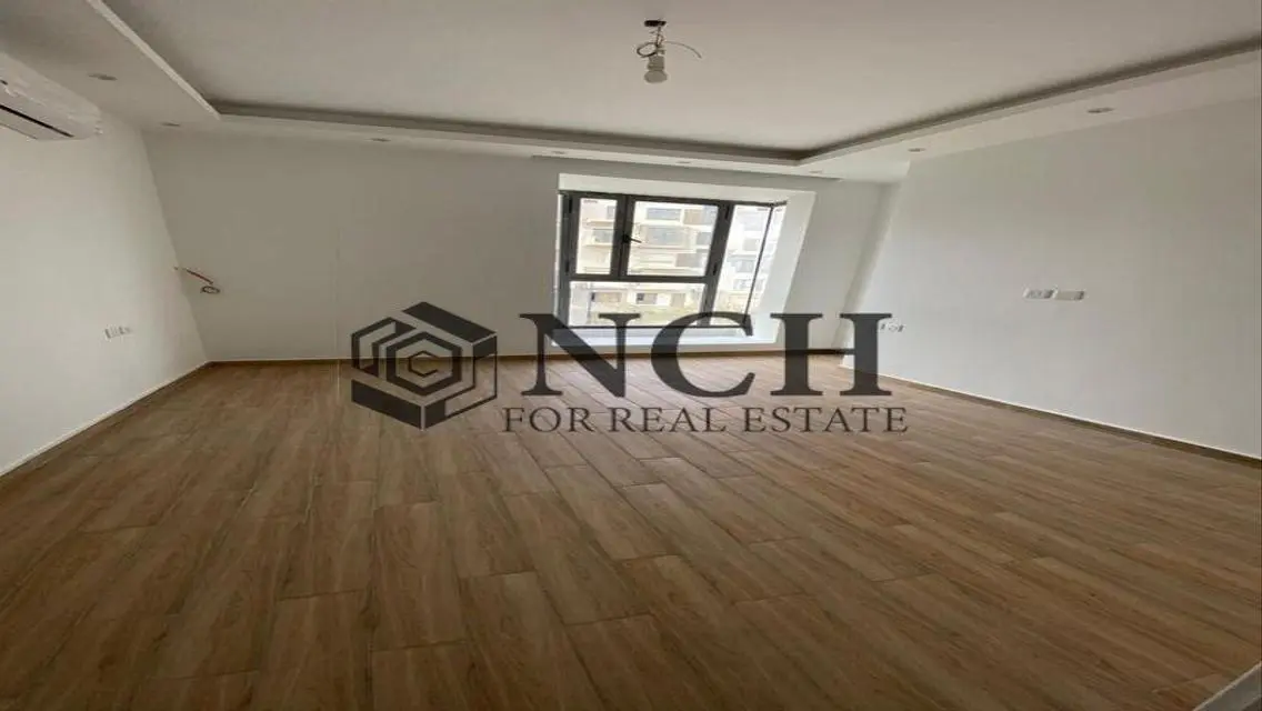 LUXURIOUS APT 195M FOR RENT, KITCHEN AND ACS .