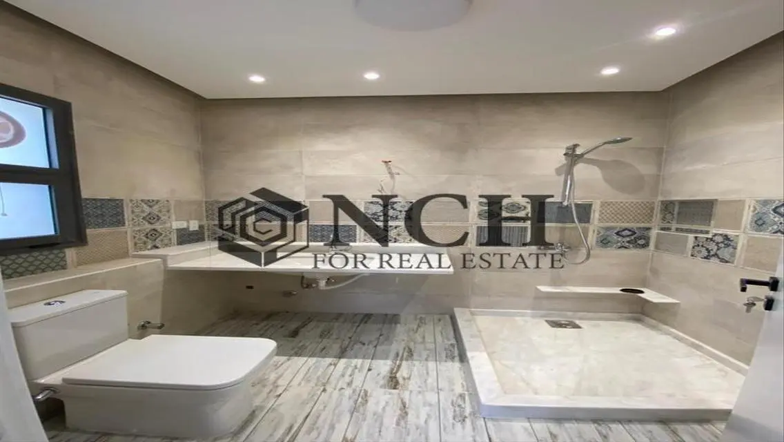 LUXURIOUS APT 195M FOR RENT, KITCHEN AND ACS .