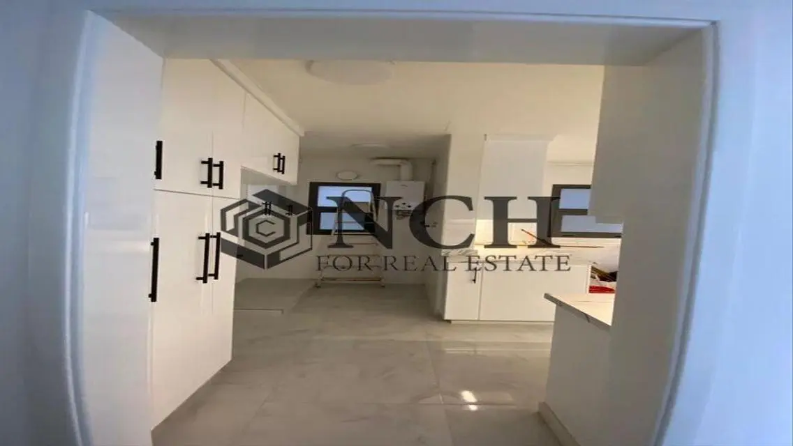 LUXURIOUS APT 195M FOR RENT, KITCHEN AND ACS .