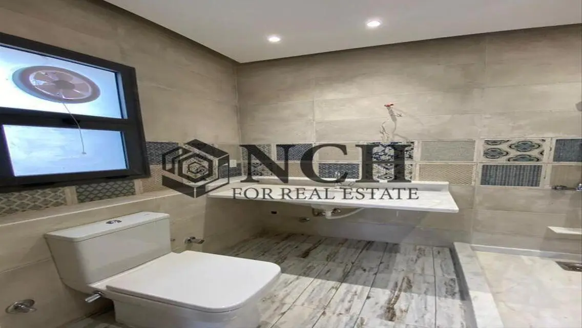 LUXURIOUS APT 195M FOR RENT, KITCHEN AND ACS .