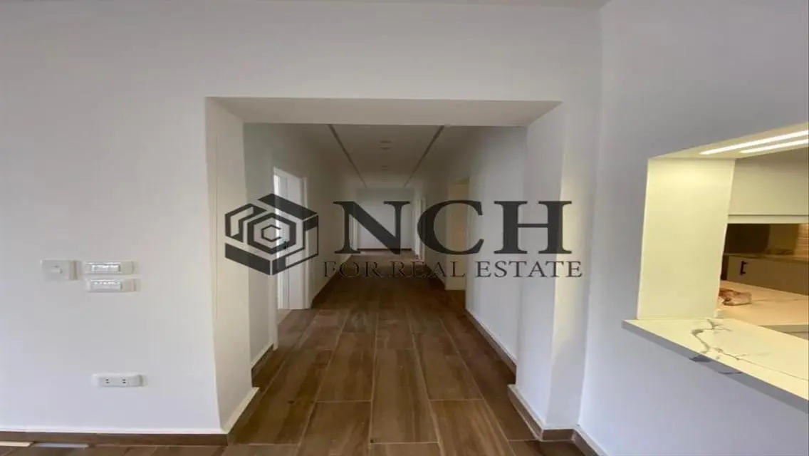 LUXURIOUS APT 195M FOR RENT, KITCHEN AND ACS .
