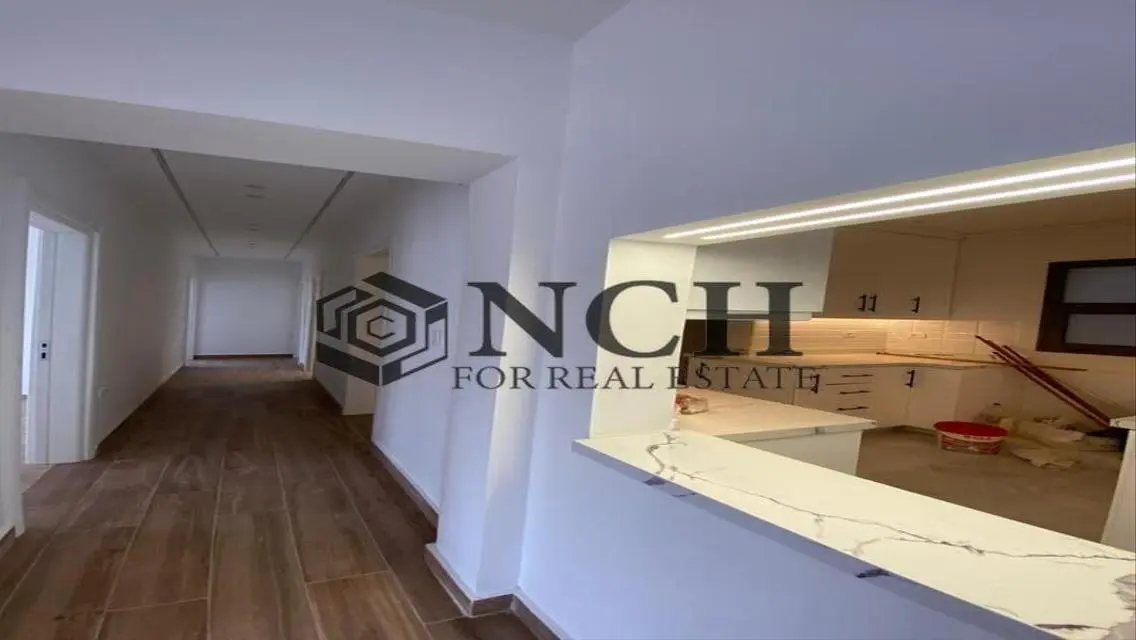 LUXURIOUS APT 195M FOR RENT, KITCHEN AND ACS .
