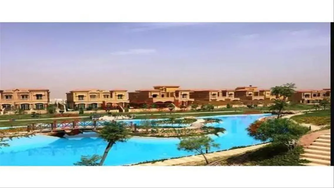 فيلا ستاند الون بكمبوند رويال ميدوز لوكيشين مميز