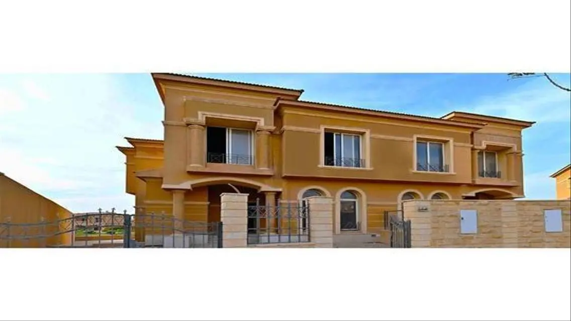 فيلا ستاند الون بكمبوند رويال ميدوز لوكيشين مميز