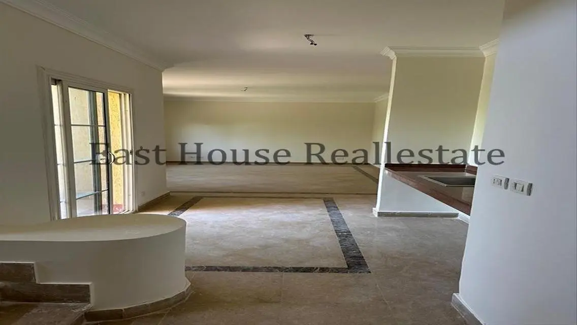 For rent in Madinaty a villa with a golf view