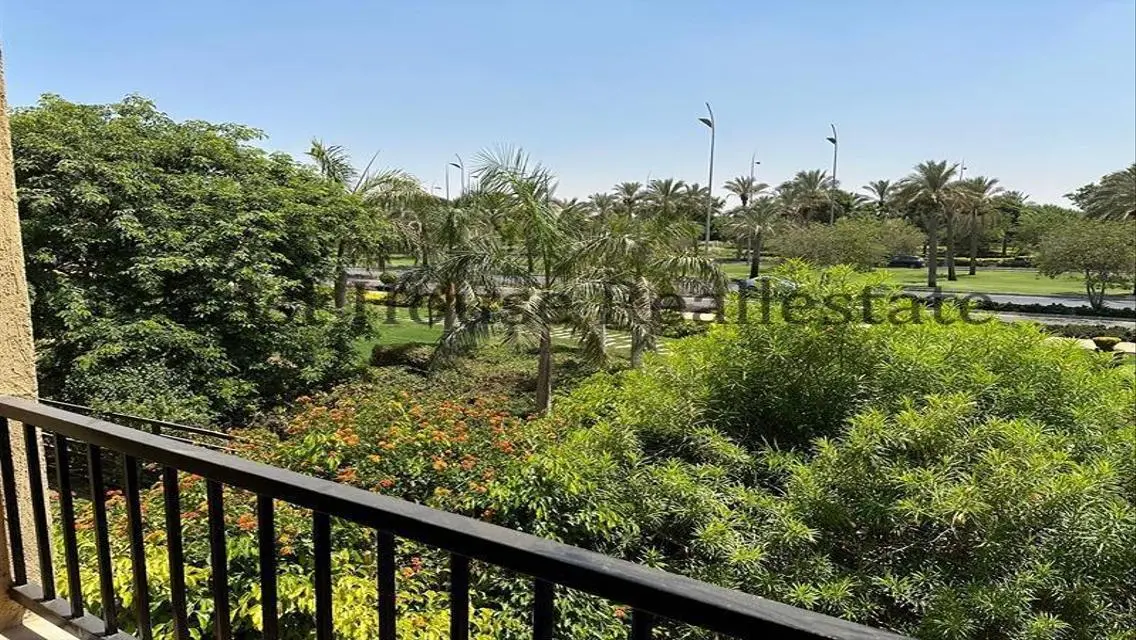 For rent in Madinaty a villa with a golf view