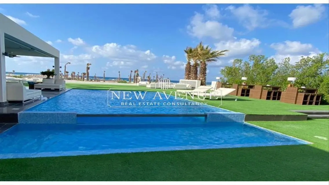 First Row Luxurious Villa in Hacienda White