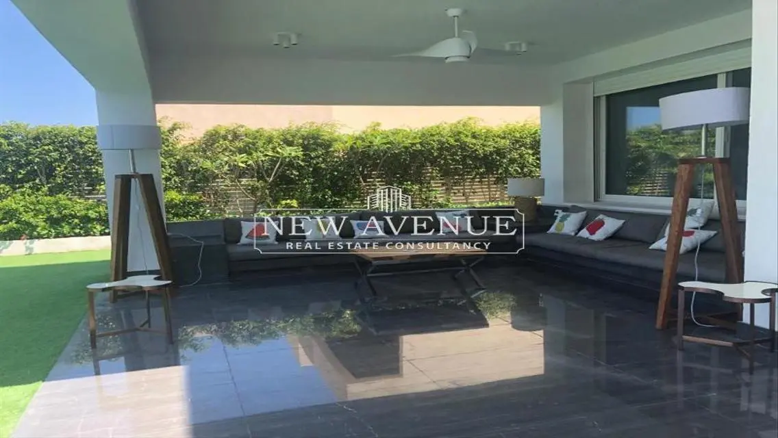 First Row Luxurious Villa in Hacienda White