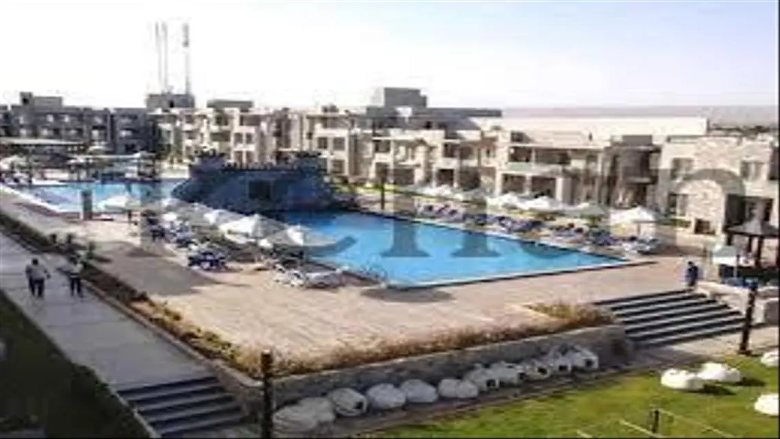 للبيع ستوديو أرضى بحديقه   أروما السخنه