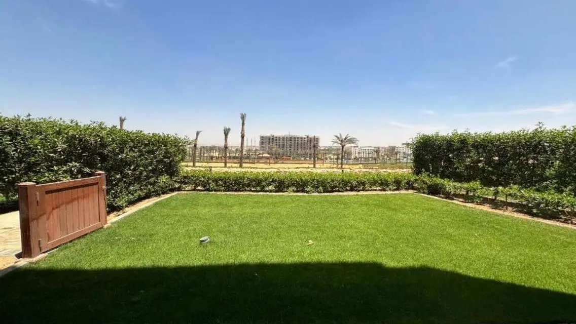 فيلا فاخرة للإيجار مع مسبح خاص وحديقة