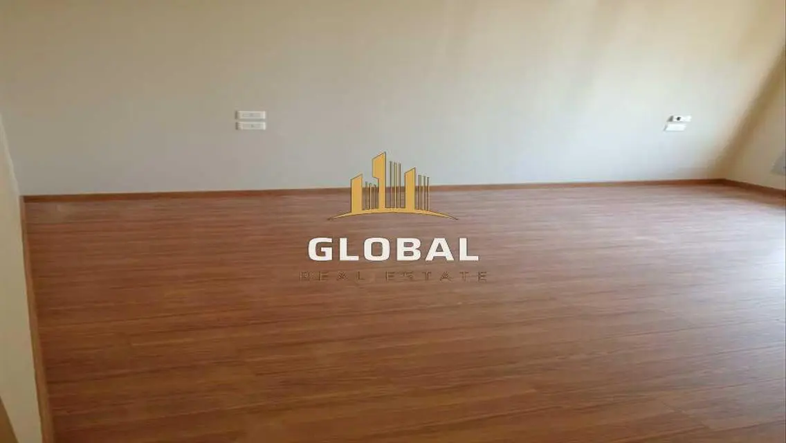شقة بجاردن اول سكن نصف فرش 3غرف بفيلدج  جاردن