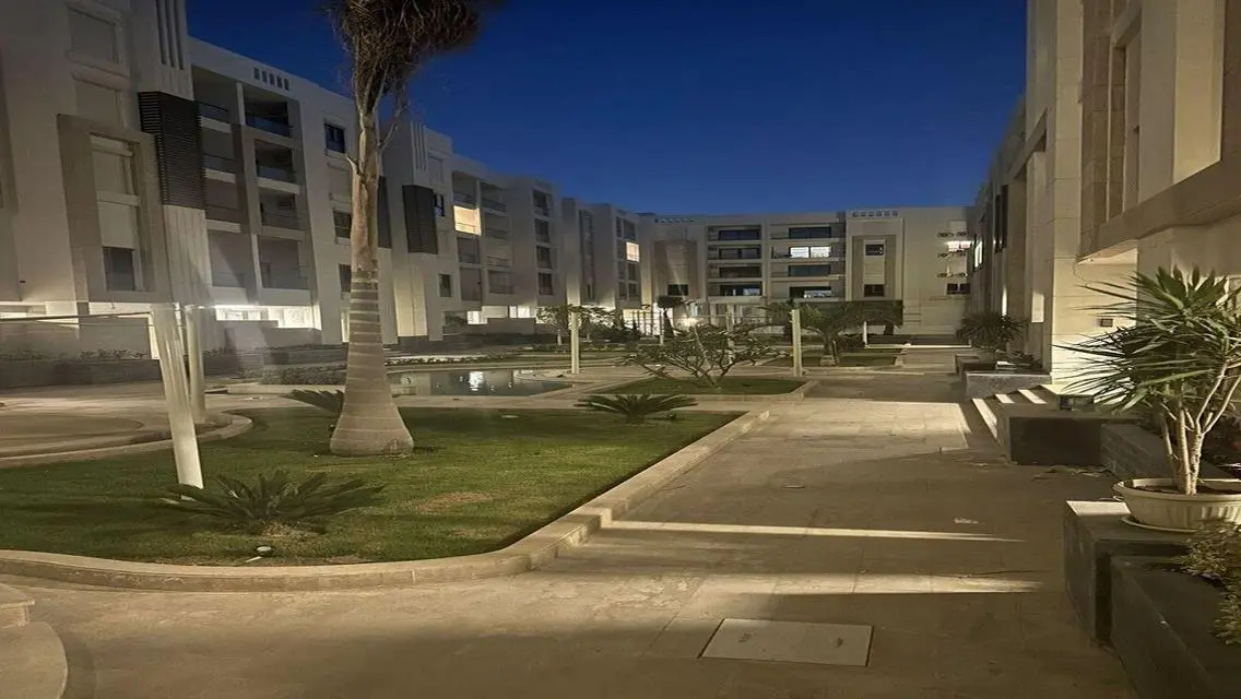 شقه للبيع بالفيو مميز جدا بشيراتون