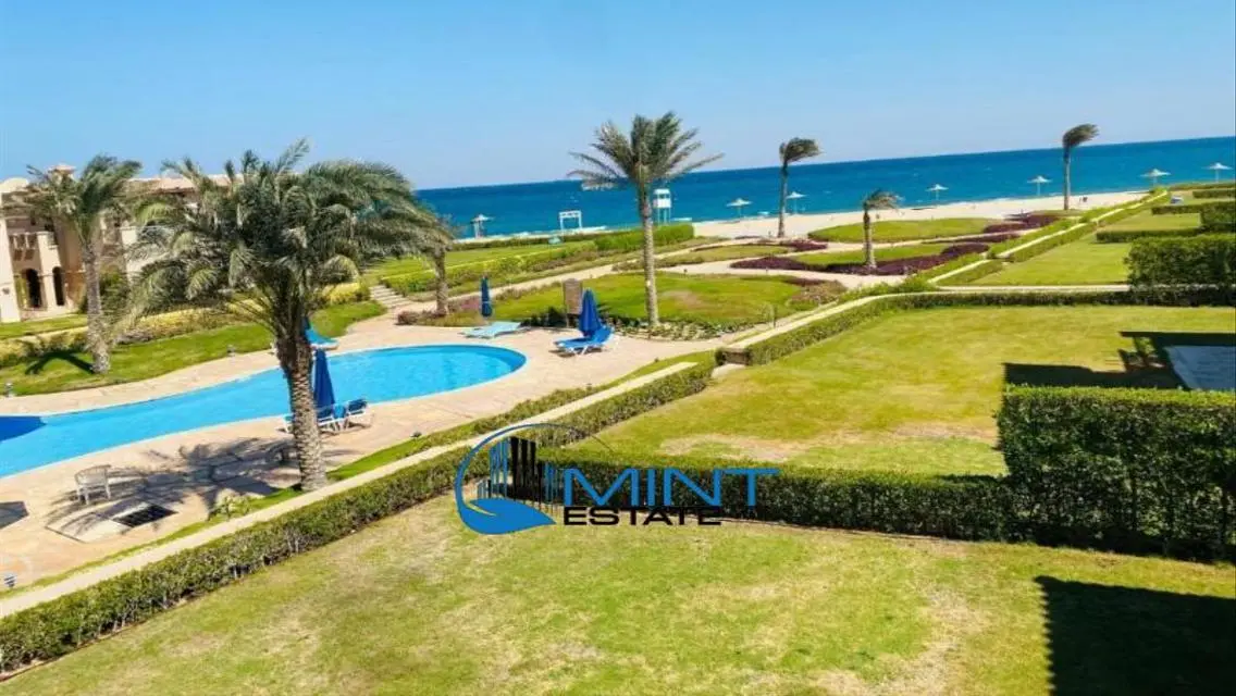 شاليه + رووف مطل على البحر في لا فيستا العين السخن
