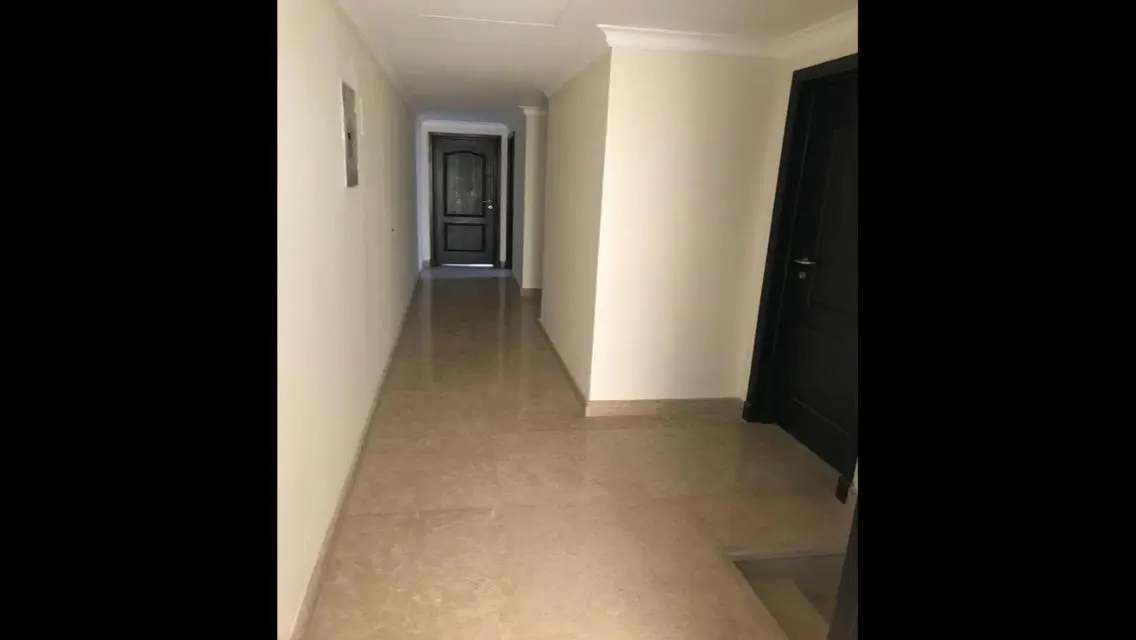 فيلا للايجار نص مفروش فى كمبوند ستون بارك