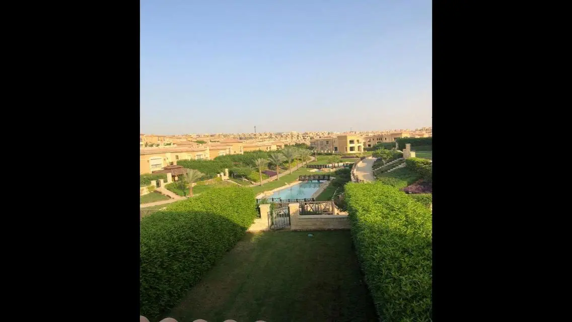 فيلا للايجار نص مفروش فى كمبوند ستون بارك