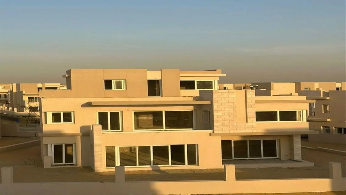 توين هاوس مميز استلام فورى فى تاونى بجوار نيو جيزه