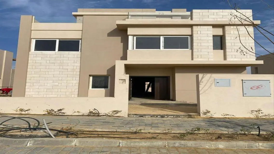 توين هاوس مميز استلام فورى فى تاونى بجوار نيو جيزه
