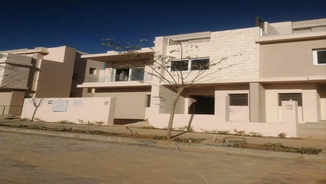 توين هاوس مميز استلام فورى فى تاونى بجوار نيو جيزه