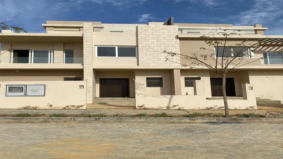 توين هاوس مميز استلام فورى فى تاونى بجوار نيو جيزه