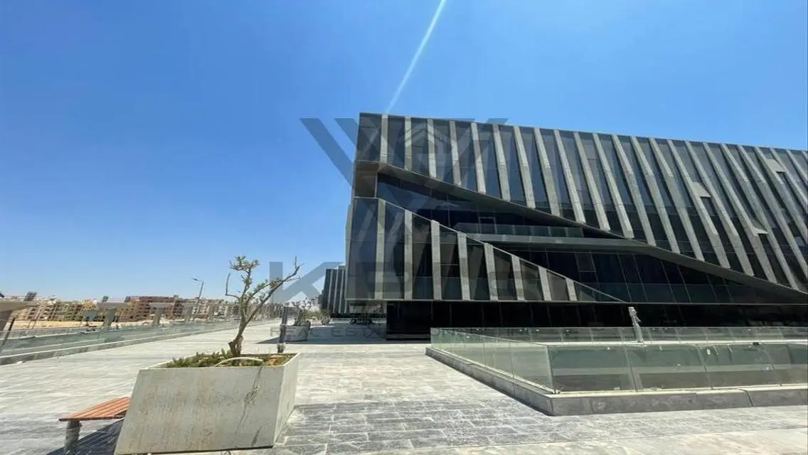 مكتب دور ارضي للايجار دقايق للجامعة الامريكية-300م