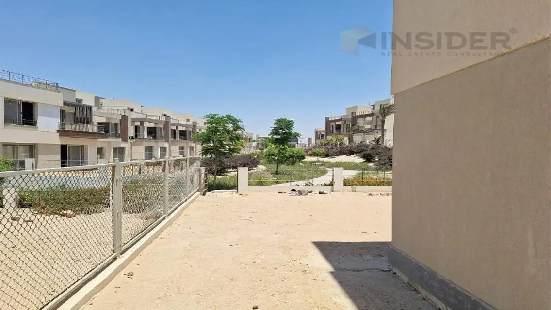 فيلا للبيع استلام فوري واكبر ارض في بالم هيلز