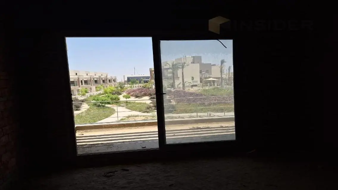 فيلا للبيع استلام فوري واكبر ارض في بالم هيلز