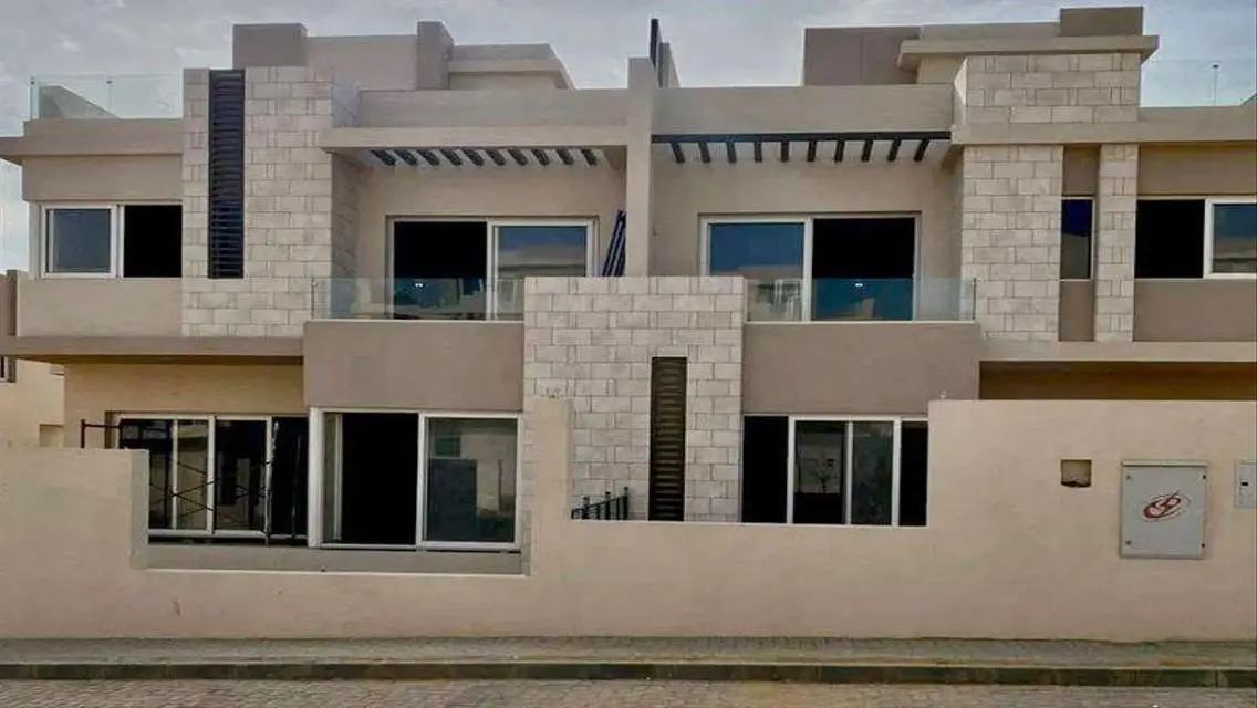 Twin house Villa Rrady to move in Tawny Hyde Park