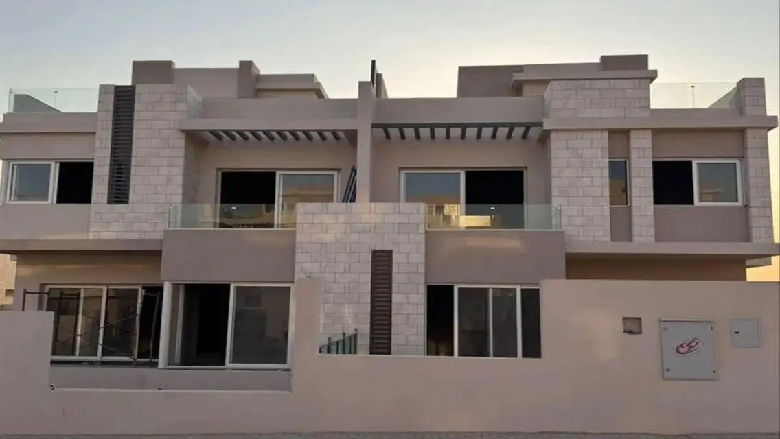 Twin house Villa Rrady to move in Tawny Hyde Park