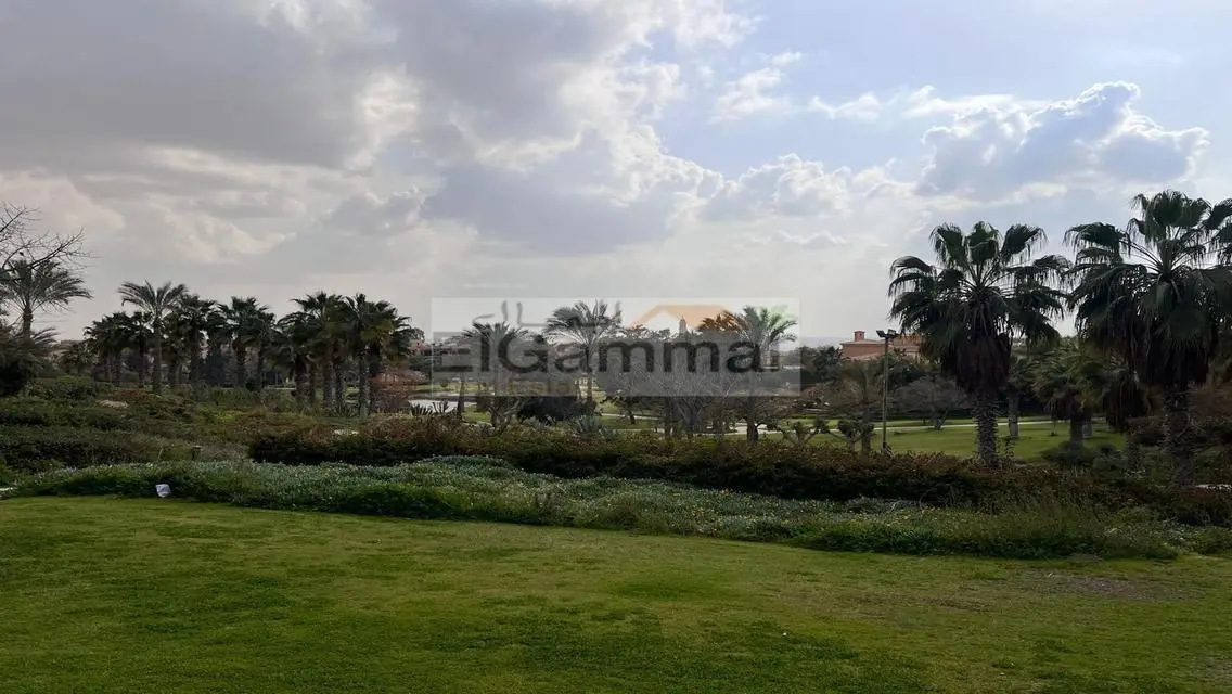 فيلا للبيع بكمبوند ارابيلا عالفيو البحيرة مباشرة