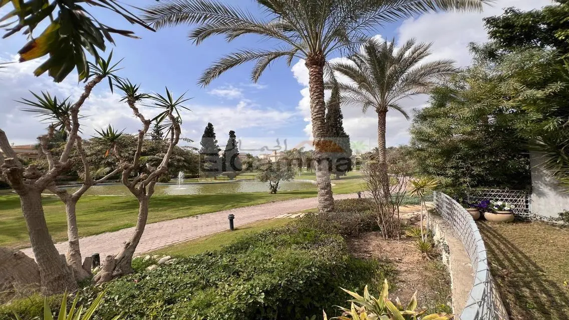 فيلا للبيع بكمبوند ارابيلا عالفيو البحيرة مباشرة