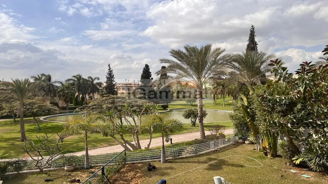 فيلا للبيع بكمبوند ارابيلا عالفيو البحيرة مباشرة