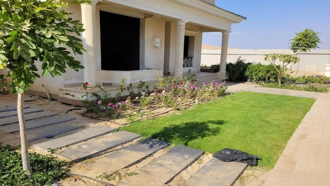 فيلا للبيع بكمبوند ماونتن فيو اى سيتى نصف تشطيب