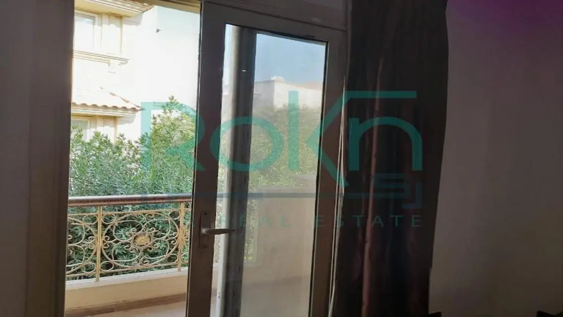 فيلا فاخرة للبيع بمساحة 370 متر في كونسيتك بتصميم عصري