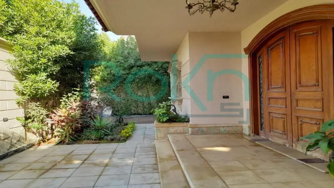 فيلا فاخرة للبيع بمساحة 370 متر في كونسيتك بتصميم عصري