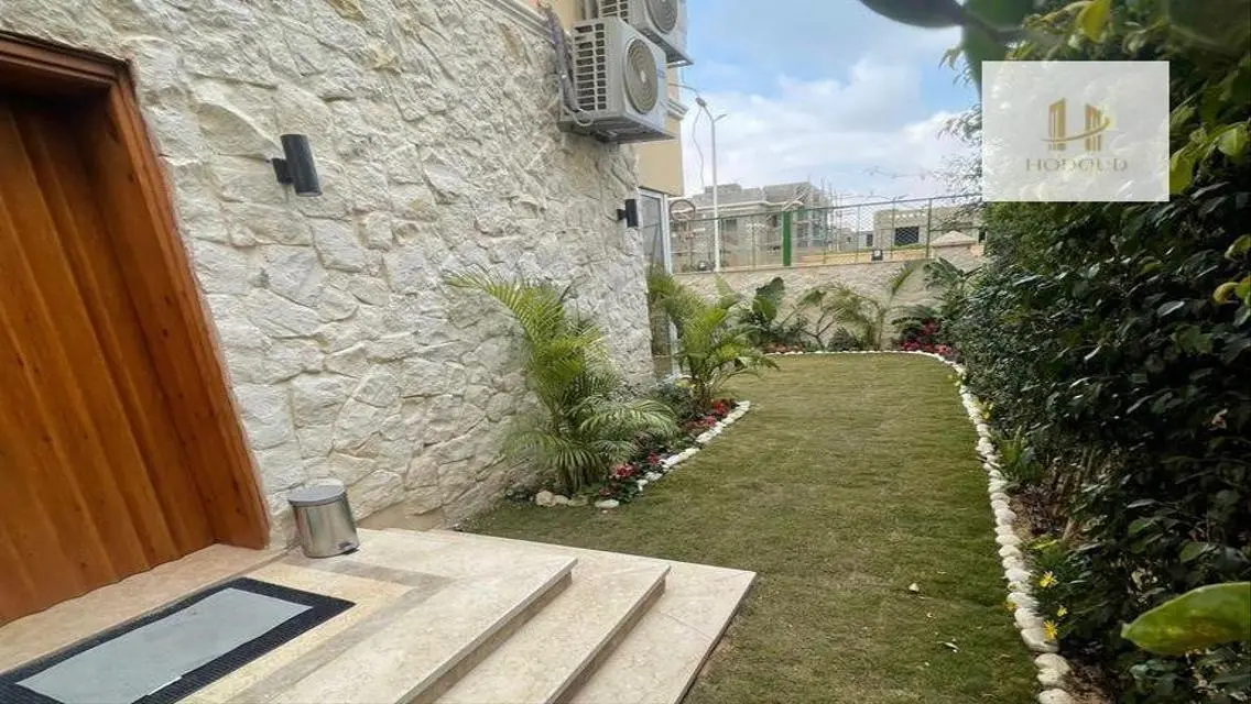 تاون هاوس بحمام سباحة للبيع في قطاميه جاردينز