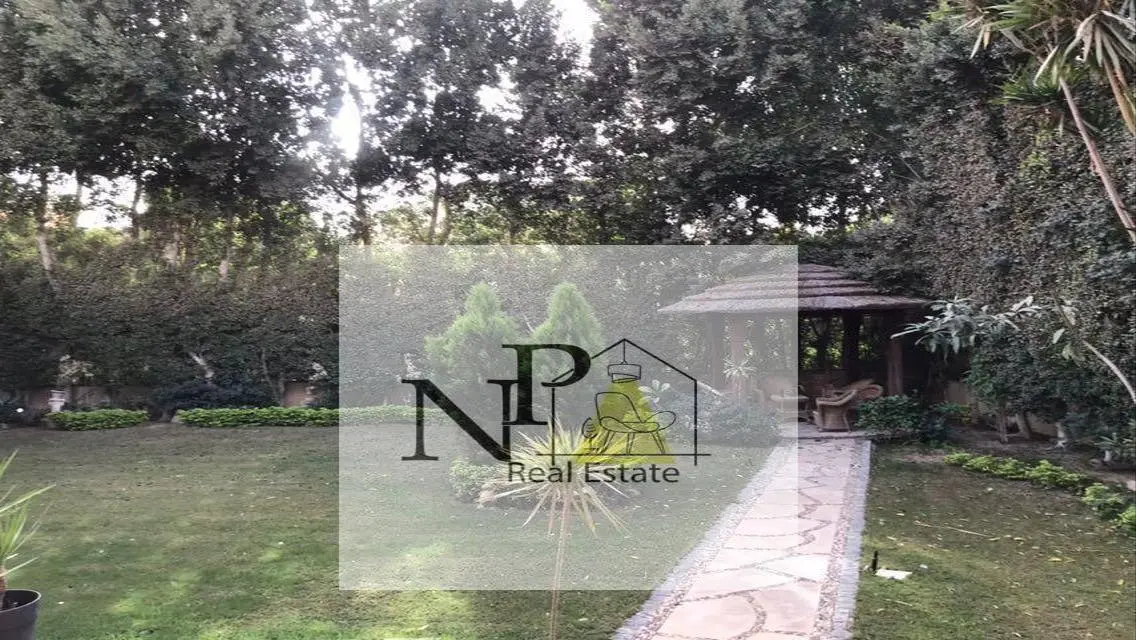 Furnished ground floor apartment with garden