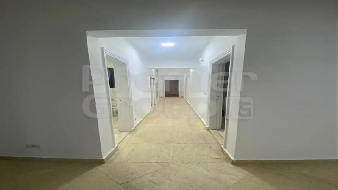 شقة فاخرة للبيع بمساحة مناسبة